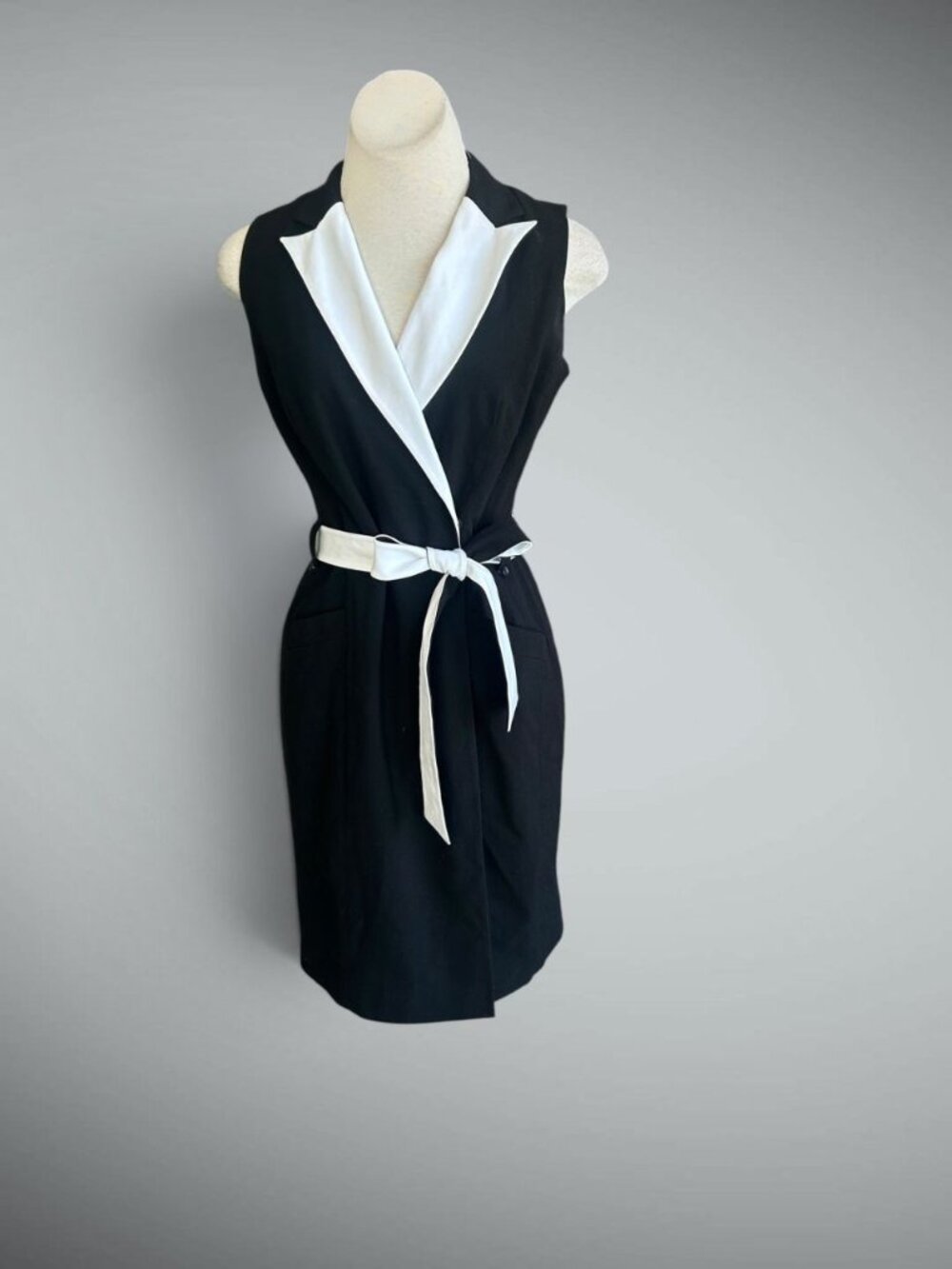 Calvin Klein Tuxedo Style Black White Wrap Dress Self Belt Size 4